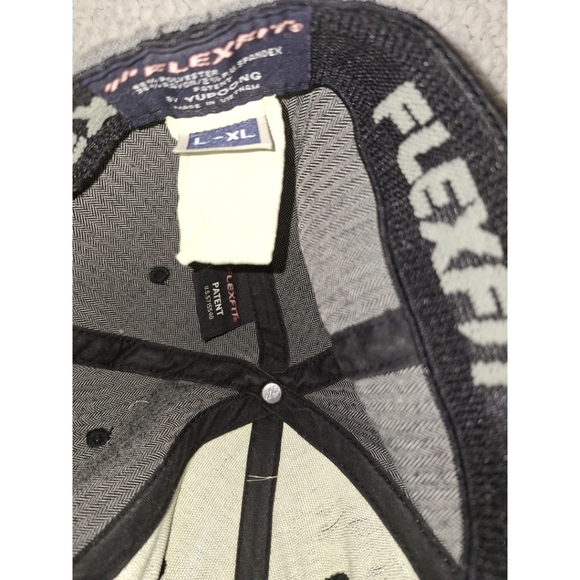 Oakley | Flex-Fit Cap in Grey - Picture 8 of 10